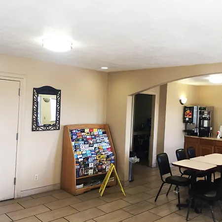 Days Inn By Wyndham Albuquerque Northeast-3